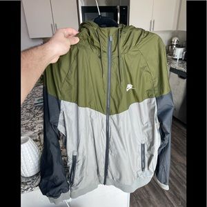 Nike wind runner (green)